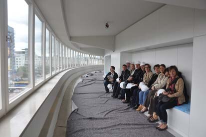 Im 4. Obergeschoss entspannen die Mitarbeiter des LfA und genießen den Ausblick über die Stadt.