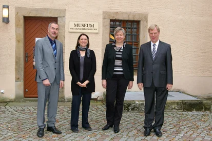 v.r. Finanzminister Prof. Dr. Georg Unland, Landesarchäologin Dr. Regina Smolnik, Ausstellungskuratorin Wendy Eixler, Oberbürgermeister Jens Peter.