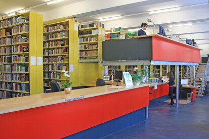 Die Bibliothek im alten Kinosaal der ehemaligen Luftkriegsschule Dresden-Klotzsche