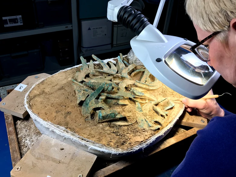 Freilegung des Hortfundes