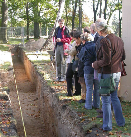 Bislang wurden ca. 100 m Sondagegräben ausgehoben und dokumentiert.