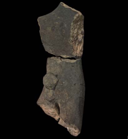 Torso einer männlichen Tonfigurine, sogenannter »Adonis von Zschernitz«. Linienbandkeramik, um 5200 v. Chr. Zschernitz, Gem. Neu-Kyhna (Lkr. Delitzsch). Höhe Brustpartie 55 mm, Höhe Unterleib 82 mm.