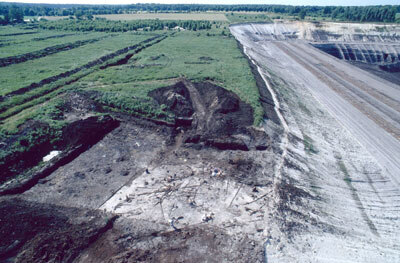 Ausgrabungen direkt an der Tagebaukante