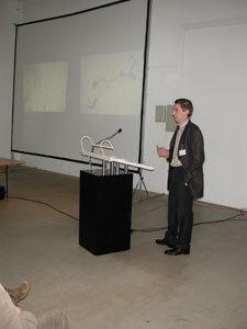Dr. Wolfgang Brestrich erläutert die Ergebnisse seiner Ausgrabungen in Dresden-Nickern und Dobritz